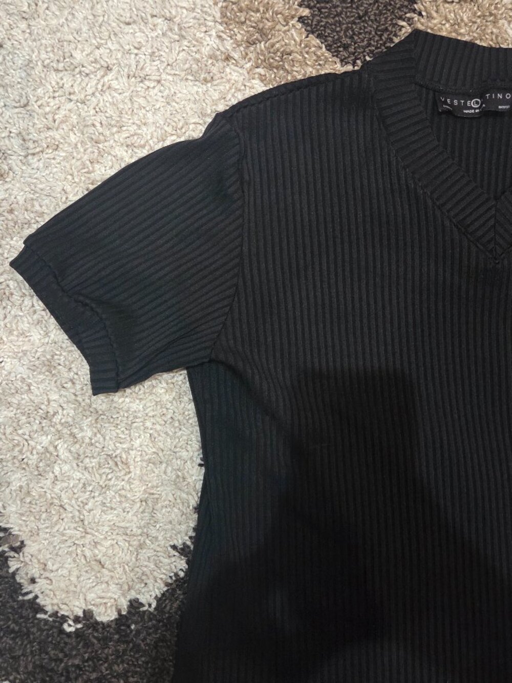 "Vestel Tino" Ribbed Short Sleeve Top in Black Like New